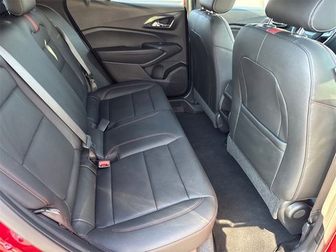 Used 2025 Chevrolet Trax RS image 11