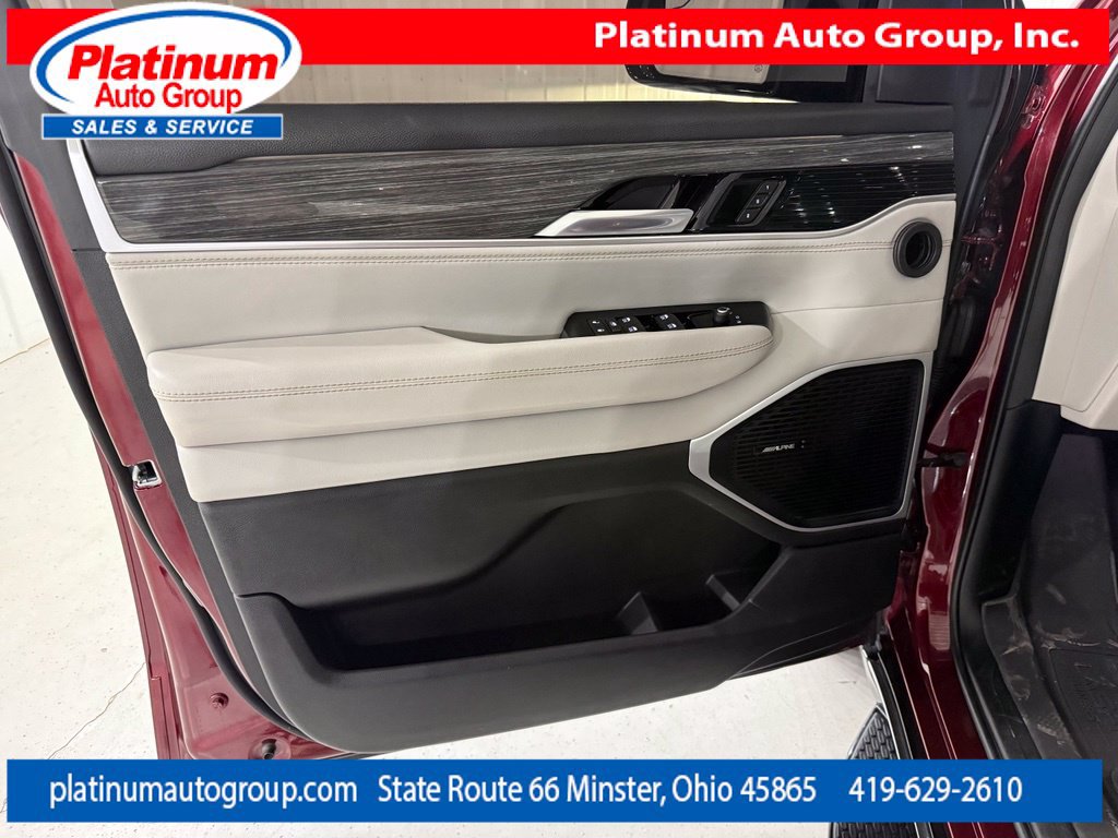 Used 2022 Jeep Wagoneer Series III AWD/4WD image 31