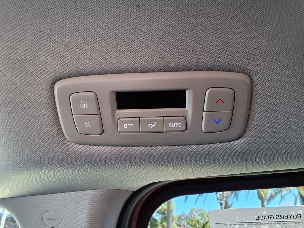 Certified 2025 Kia Carnival FWD image 13