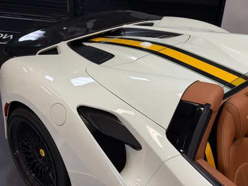 Used 2022 Ferrari F8 Tributo RWD image 10