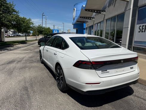 Used 2023 Honda Accord Touring image 11