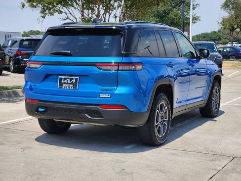 Used 2023 Jeep Grand Cherokee Trailhawk w/ Advanced Protech Group II AWD/4WD image 2