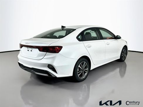 Certified 2023 Kia Forte LXS w/ LXS Technology Package FWD image 5