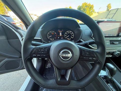 Used 2025 Nissan Altima 2.5 S FWD image 24