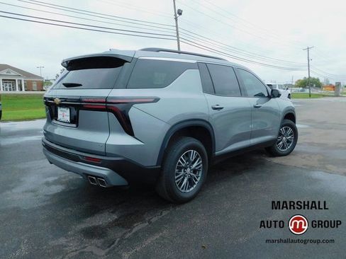 Used 2024 Chevrolet Traverse LT image 7