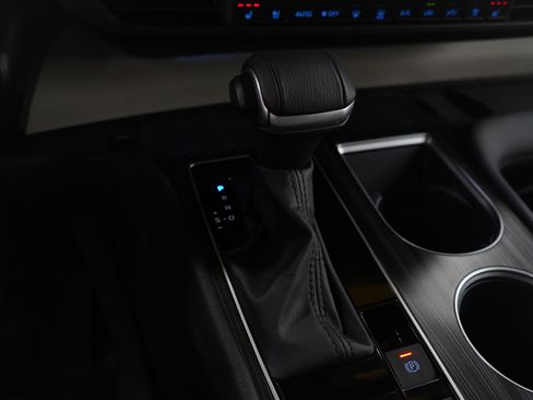 Used 2024 Toyota Sienna Platinum image 21