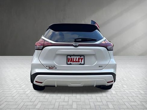 Used 2022 Nissan Kicks SR w/ Premium Package image 8