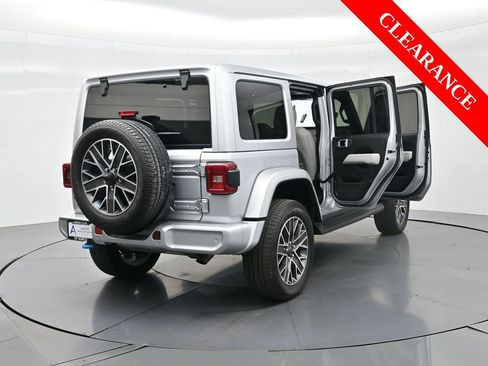 Used 2022 Jeep Wrangler Unlimited Sahara image 45