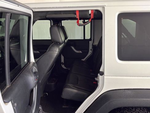 Used 2017 Jeep Wrangler Unlimited Rubicon image 12