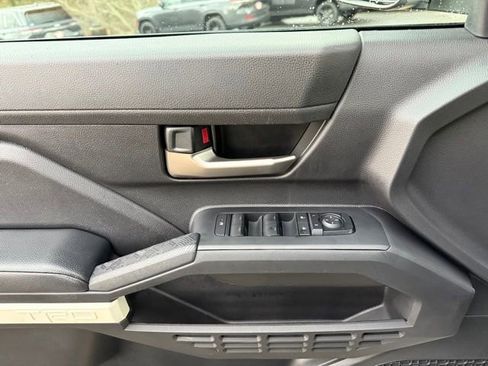 Used 2024 Toyota Tacoma TRD Off-Road image 15