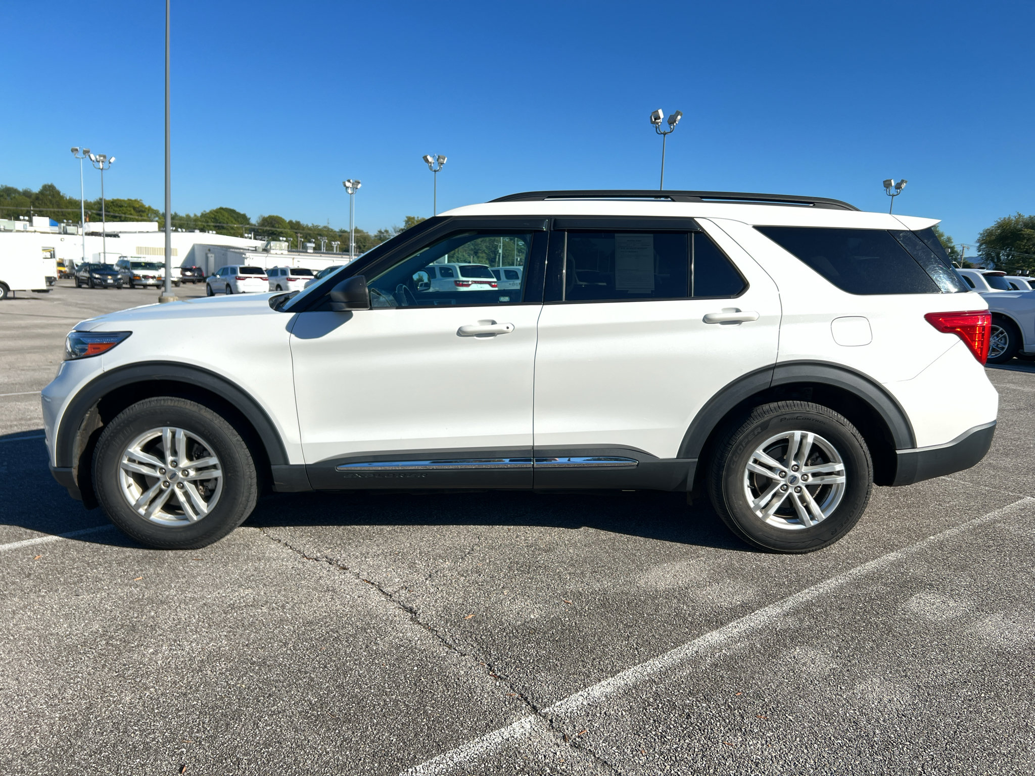 Used 2020 Ford Explorer XLT w/ Equipment Group 202A AWD/4WD image 6