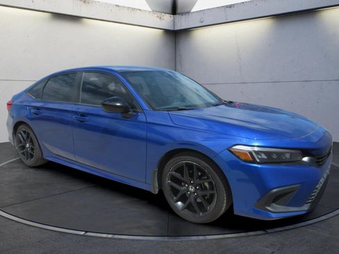 Used 2023 Honda Civic Sport image 2