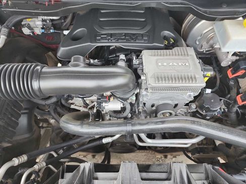 Used 2019 RAM 1500 Laramie AWD/4WD image 13
