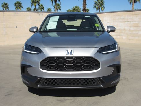 Used 2025 Honda HR-V LX image 3