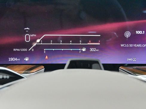 Used 2025 Cadillac Escalade Sport Platinum w/ LPO, ONYX Package image 28