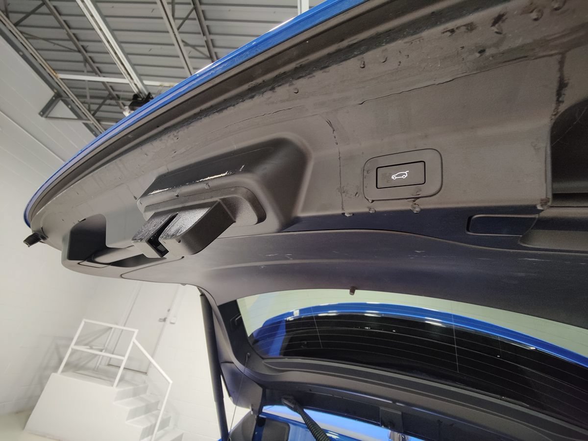 Used 2023 Jaguar F-PACE SVR AWD/4WD image 9