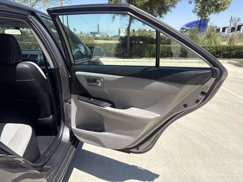 Used 2016 Toyota Camry SE FWD image 13