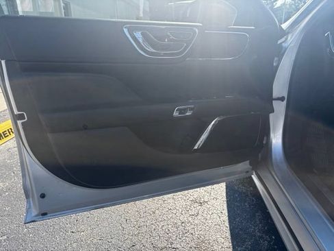 Used 2017 Lincoln Continental Premiere AWD/4WD image 15