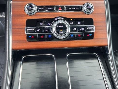 Used 2023 Lincoln Aviator Reserve w/ Equipment Group 201A image 12
