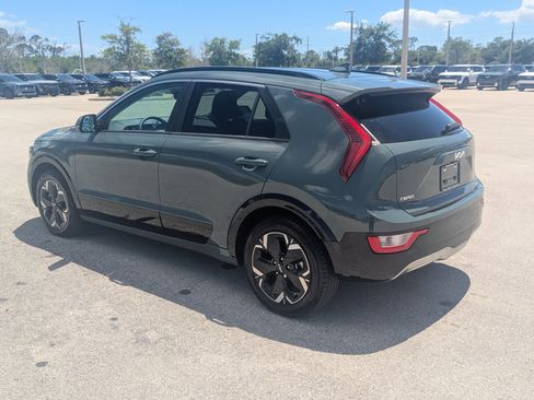 Certified 2023 Kia Niro Wind w/ Wind Preserve Package FWD image 8