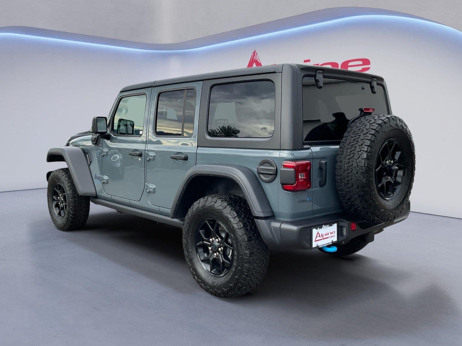 Used 2024 Jeep Wrangler Unlimited AWD/4WD image 3