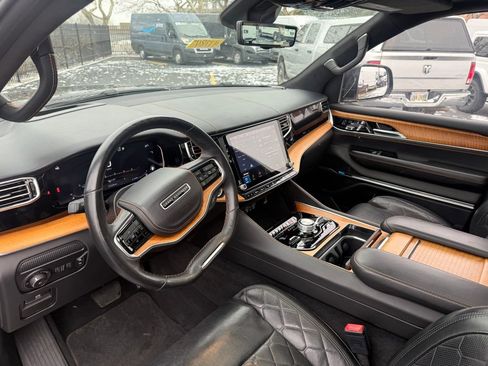 Used 2022 Jeep Grand Wagoneer Series III image 11