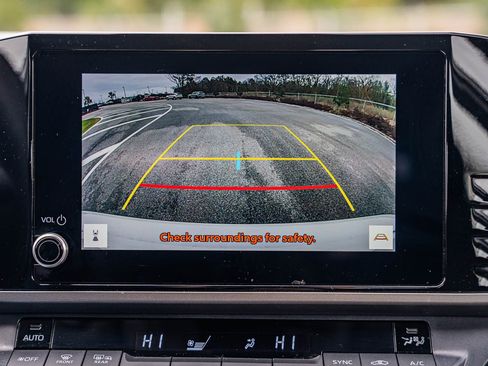 Used 2025 Toyota Camry SE image 30