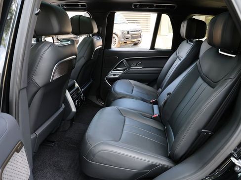 Used 2025 Land Rover Range Rover Autobiography AWD/4WD image 17