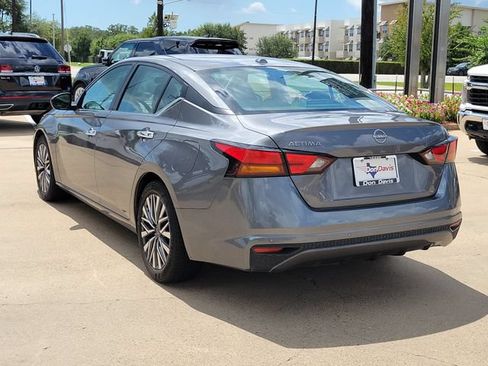 Used 2025 Nissan Altima 2.5 SV FWD image 4