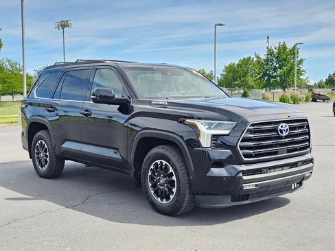 Used 2023 Toyota Sequoia SR5 w/ SR5 Premium Package AWD/4WD image 38