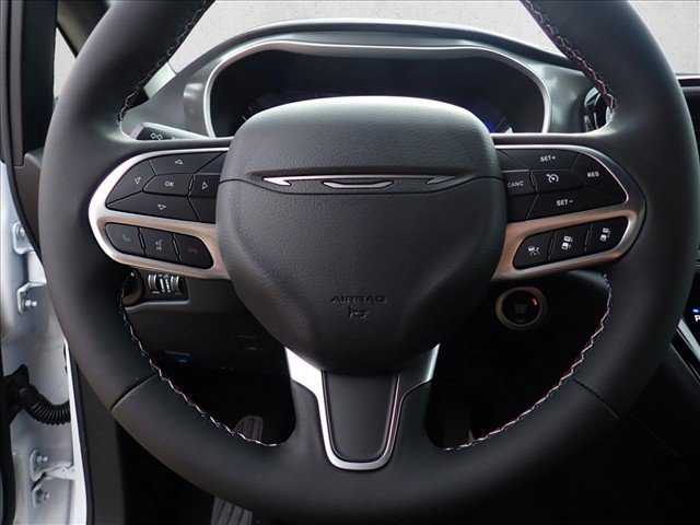 New 2027 Chrysler Pacifica Select AWD/4WD image 17