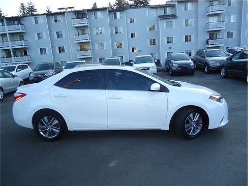 Used 2015 Toyota Corolla LE FWD image 5