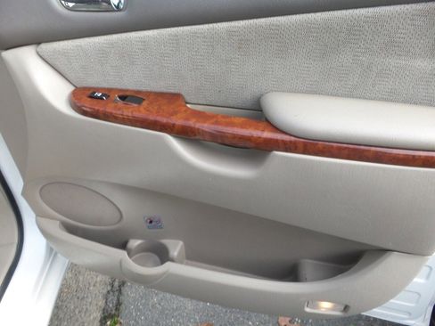 Used 2005 Toyota Sienna XLE image 30