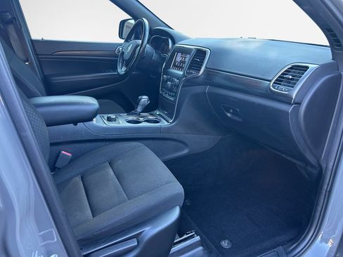 Certified 2020 Jeep Grand Cherokee Laredo AWD/4WD image 30