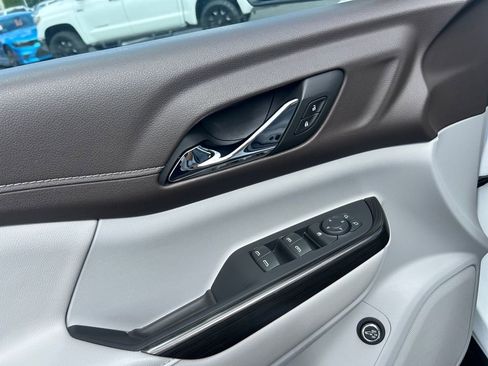 Used 2023 GMC Acadia SLT image 23