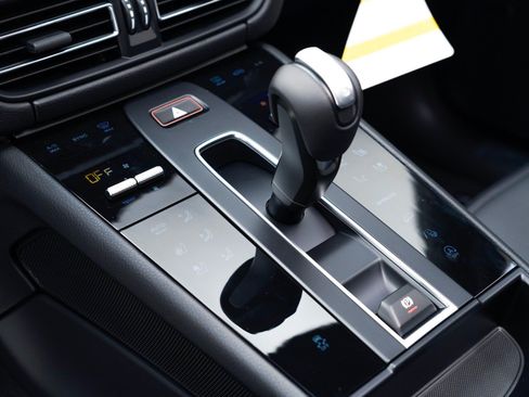 Certified 2026 Porsche Macan AWD/4WD image 26