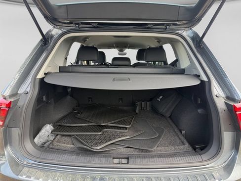 Used 2023 Volkswagen Tiguan SE AWD/4WD image 42