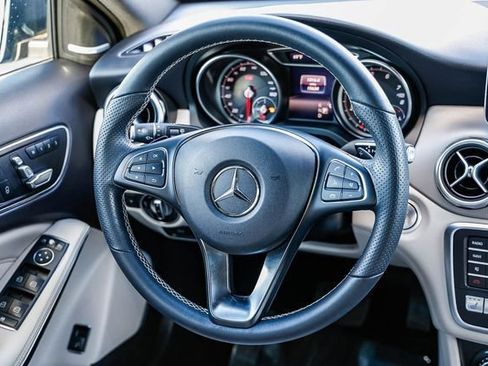 Used 2020 Mercedes-Benz GLA 250 4MATIC image 13