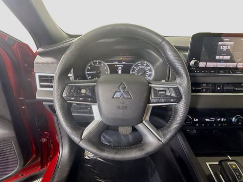 Used 2022 Mitsubishi Outlander SEL Black Edition image 13