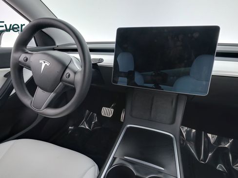 Used 2022 Tesla Model Y Performance image 7