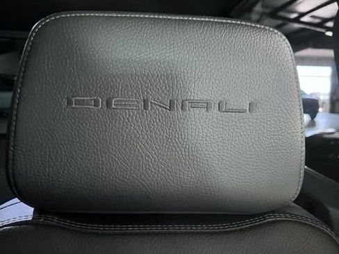 Used 2023 GMC Sierra 3500 Denali AWD/4WD image 17