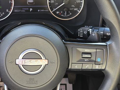 Used 2023 Nissan Rogue SV image 16