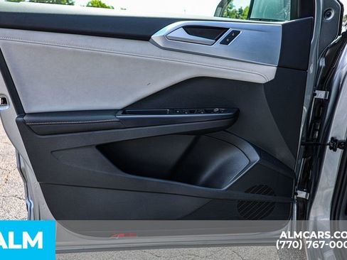 Used 2025 Volkswagen Taos SE FWD image 43