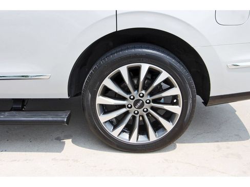 Used 2021 Lincoln Navigator Reserve w/ Luxury Package RWD image 34