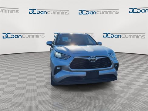 Used 2020 Toyota Highlander XLE image 3