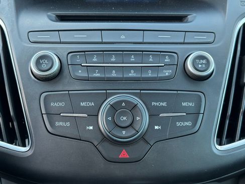 Used 2016 Ford Focus SE w/ Equipment Group 201A FWD image 25