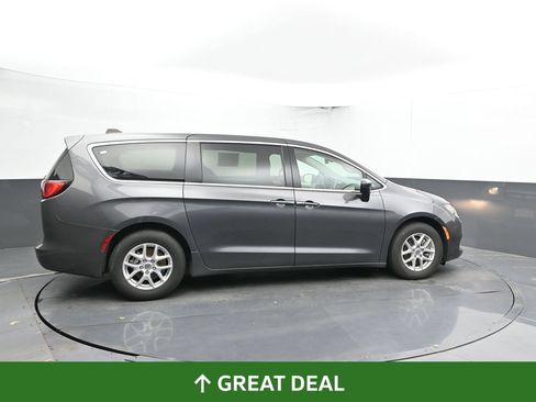Used 2023 Chrysler Voyager LX FWD image 14