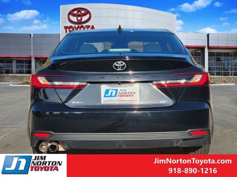 Used 2025 Toyota Camry SE image 7