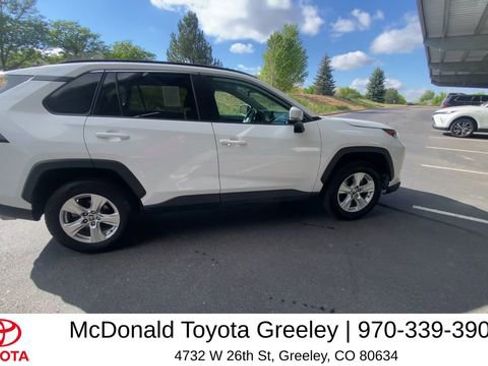 Used 2021 Toyota RAV4 XLE AWD/4WD image 2