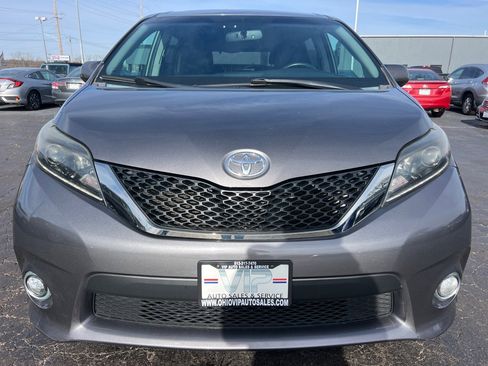 Used 2015 Toyota Sienna SE Premium image 2